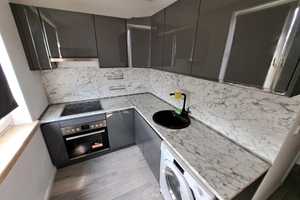 Fully Renovated 2-Room Apartment with a built-in kitchen – Limited 1-Year Lease from 01.09.2025 – Singerstraße 111, 10179 Berlin – Vorschaubild 2