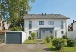 Großzügige Doppelhaushälfte...