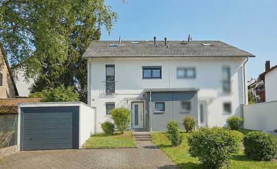 Platz für die Familie: Lichtdurchflutete Doppelhaushälfte mit großzügiger Terrasse