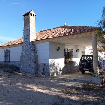 Chalet mit Olivenbäumen