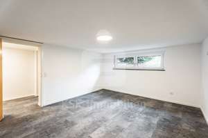 Hochwertig saniertes Dreiparteienhaus mit großen Garten in schöner Lage von Kierberg. – Die vollständige Adresse der Immobilie erhältst du vom Anbieter., 50321 Brühl – Vorschaubild 8