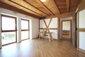 Holz, Wärme, Wohlgefühl – Aussergewöhnliche 4-Zimmer-Wohnung mit Kachelofen und zwei Balkonen – Die vollständige Adresse der Immobilie erhältst du vom Anbieter., 72149 Neustetten – Vorschaubild 14