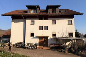 STARKES INVESTMENT NÄHE SCHWEIZ! Modernes MFH BJ 2005 mit 3 vermieteten WHG und 1 frei werdende WHG – Die vollständige Adresse der Immobilie erhältst du vom Anbieter., 79686 Hasel – Vorschaubild 1