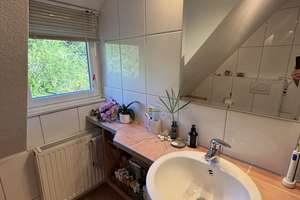 Wohnen am Weinberg: Helle DG-Wohnung mit Sonnenbalkon  u. großem Gartenanteil in Traumlage – Asangstr. 42, 70329 Obertürkheim (Ortsteil), Stuttgart – Vorschaubild 24