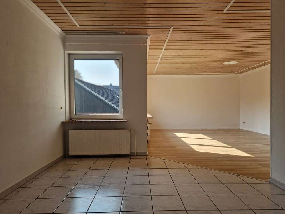 Immobilie in Owschlag - Raum für Ihre Wohnträume: Vielseitiges Zweifamilienhaus mit großem Garten und zwei Garagen - Bild 0