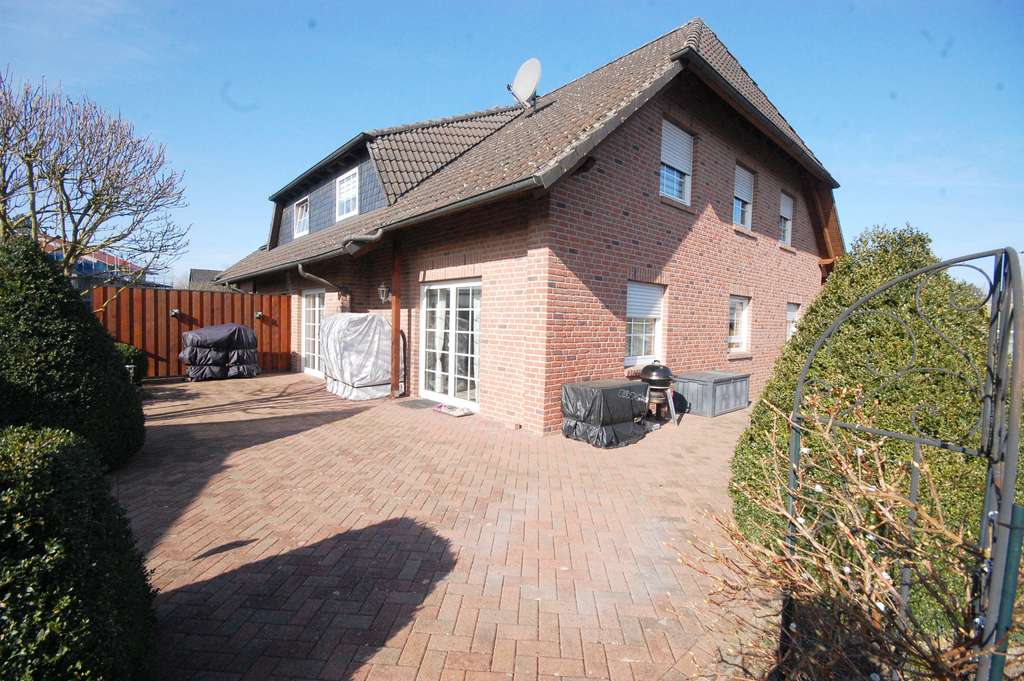 Immobilie in Rötgesbüttel - Großzügige Doppelhaushälfte mit Kamin, Garten und moderner Ausstattung – ideal für Familien - Bild 0