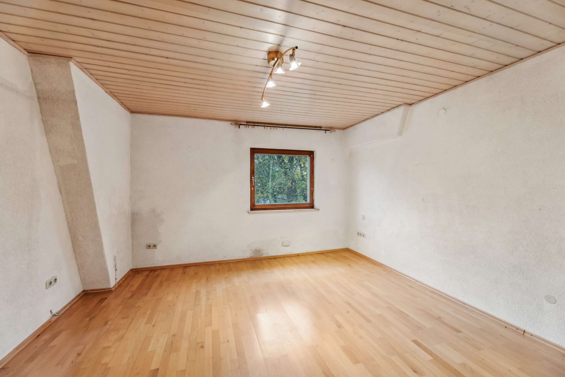 Immobilie in Igensdorf - Mehrfamilienhaus aus dem Dornrösschenschlaf erwacht - Bild 0