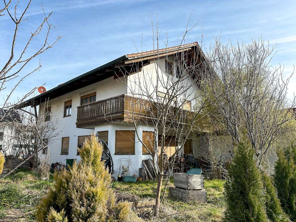 Immobilie in Stephanskirchen - Solides Zweifamilienhaus mit vielen Möglichkeiten! - Bild 0