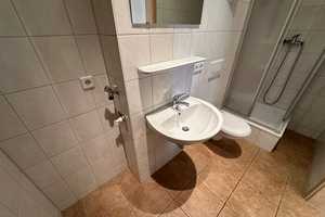 Laminat / im 2. OG / Bad mit Dusche – Ebersdorfer Straße 35, 9131 Chemnitz – Vorschaubild 11