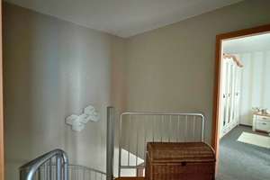 Attraktiv vermietete 3-ZKB Maisonette: Terrasse, Stellplatz, saniert mit neuem Dach und Fenstern – Am Krenzelsberg 65, 66115 Burbach, Saarbrücken – Vorschaubild 9