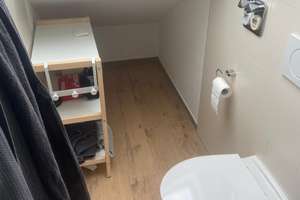 Charmantes 1-Zimmer-Dachgeschoss-Apartment in Karlsruhes Oststadt – Die vollständige Adresse der Immobilie erhältst du vom Anbieter., 76131 Oststadt, Karlsruhe – Vorschaubild 3
