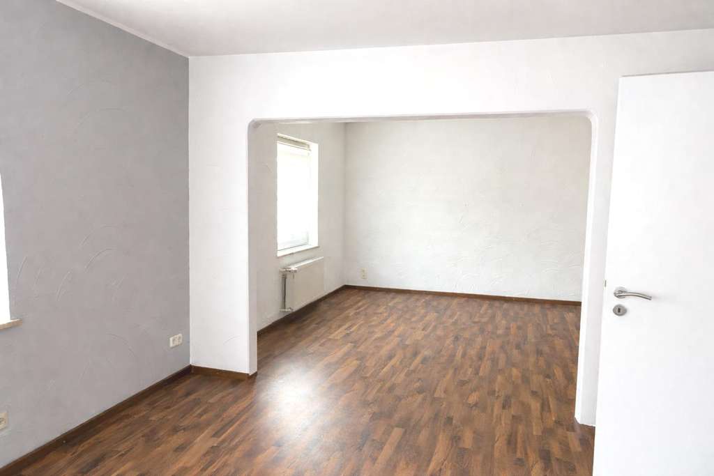 Immobilie in Bannberscheid - Charmantes Zuhause mit viel Platz, Einliegerwohnung und attraktiven Möglichkeiten.  - Bild 4