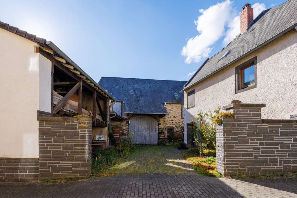 Ehemaliger Hof mit viel Charme & Sanierungsbedarf