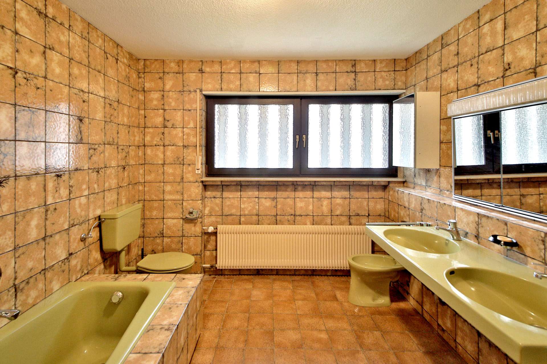 Immobilie in Albersweiler - Großzügiges Anwesen mit Bauland, naturnah gelegen, sucht neuen Eigentümer! - Bild 1