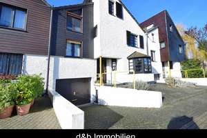 Modernisiertes Reihenhaus mit Garage & geräumiger Aufteilung in ruhiger und naturnaher Lage.