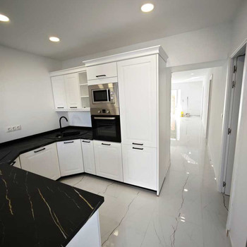 Großzügiges Apartment mit vier Schlafzimmern und eigenem Bad, 200 m² Wohnfläche