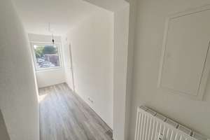 Frisch renovierte 4-Zimmer-Wohnung mit Balkon und Gäste-WC! – Katernberger Str. 21-25, 45327 Katernberg, Essen – Vorschaubild 4