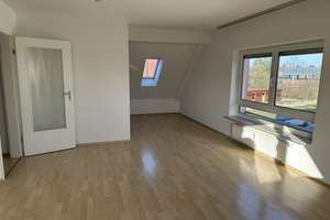 Attraktive 3-Zimmer-Dachgeschosswohnung mit großzügigem Schnitt – Brettergartenstraße 65, 90427 Schniegling, Nürnberg – Vorschaubild 4
