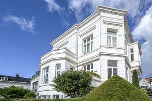 Repräsentative Jugendstillvilla mit besten Elbblicken-courtagefrei