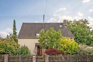 Geräumiges 1-2 Familienhaus mit großem Garten in ruhiger Lage – Die vollständige Adresse der Immobilie erhältst du vom Anbieter., 86167 Lechhausen-Ost, Augsburg – Vorschaubild 2