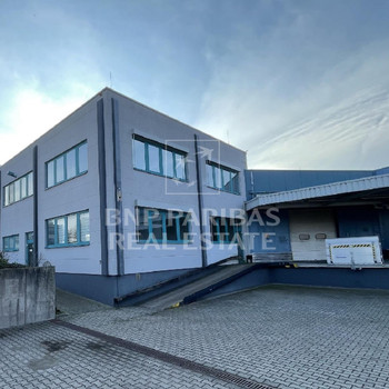 LAGER- UND PRODUKTIONS-LIEGENSCHAFT IN GUTER LAGE ZU VERMIETEN