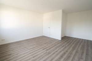Erstbezug nach Kernsanierung: 3-Zimmer Wohnung mit Einbauküche und Balkon - Familien & WG geeignet – Moritzstraße 30, 65185 Mitte, Wiesbaden – Vorschaubild 2
