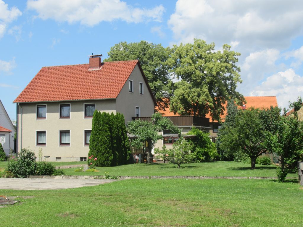 3.304 m² Grundstück mit Massivhaus + Scheune