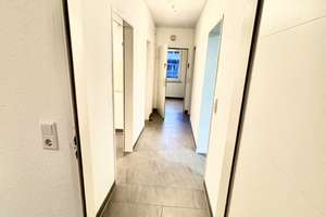 Wohnen mit Komfort: Neuwertige 3-Zimmer-Wohnung mit Terrasse & Stellplatz – Die vollständige Adresse der Immobilie erhältst du vom Anbieter., 42439 Cronenberg, Wuppertal – Vorschaubild 4