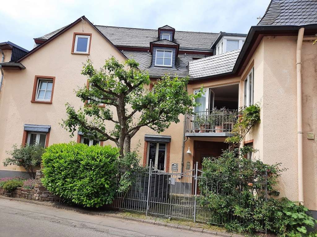 Immobilie in Bullay - Gepflegtes Mehrfamilienhaus mit Arztpraxis in zentraler Lage - Bild 1