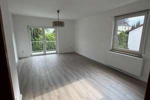Große 4-Zimmer-Wohnung mit Balkon –Frisch renoviert NÄHE PORSCHE  – Gänsebergstraße 11, 70437 Rot, Stuttgart – Vorschaubild 2