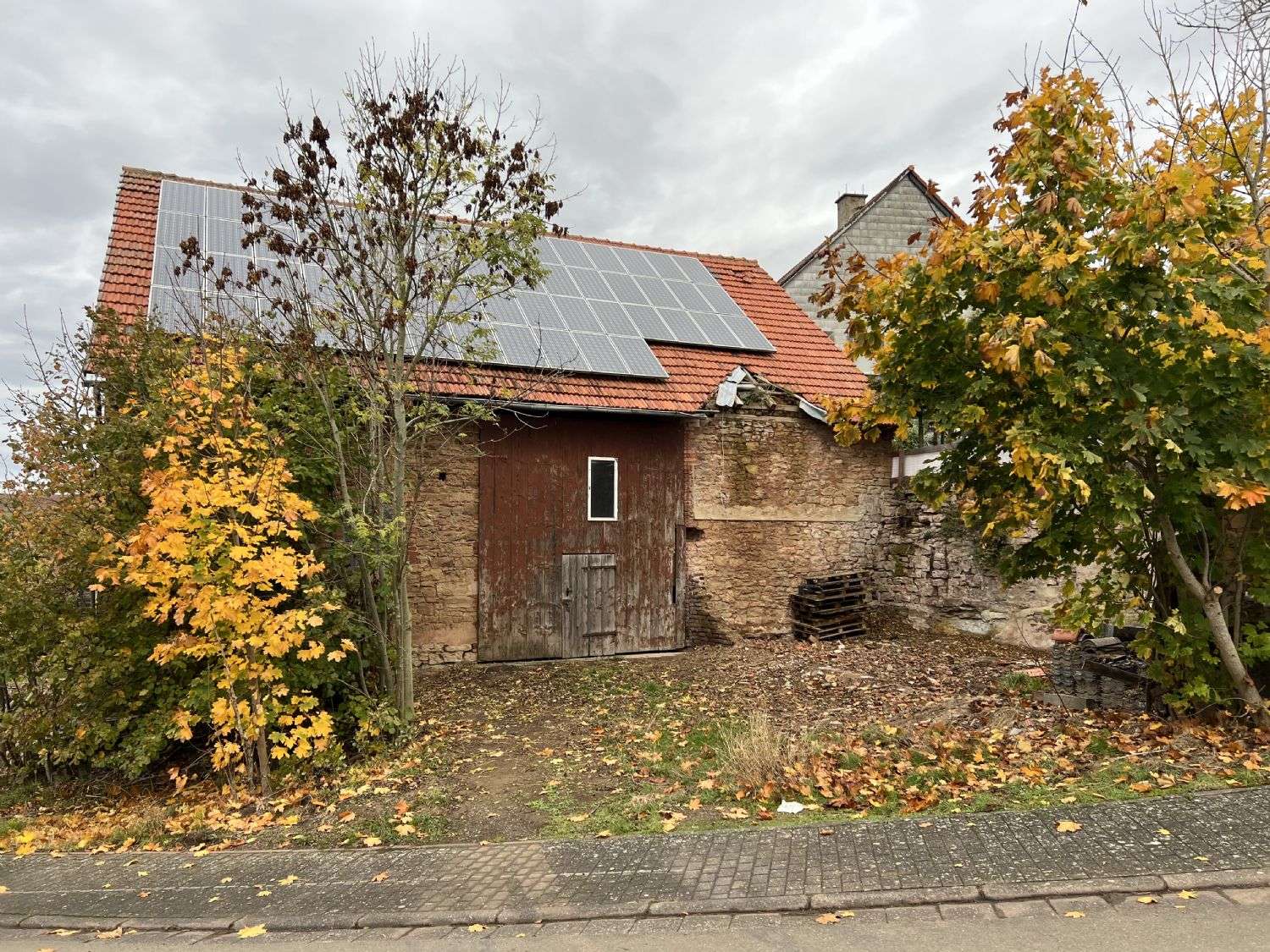 Sanierungsbedürftiges Zweifamilienhaus mit viel Potenzial / Möglichkeiten und einer Top Scheune, Waldeck Frankenberg Kreis – Bild 4