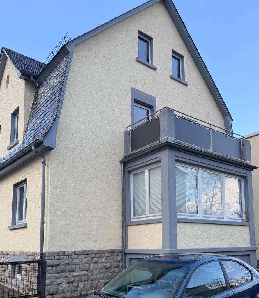 Geschmackvolle 4-Zimmer-Maisonette-Wohnung mit Balkon in Friedrichsdorf