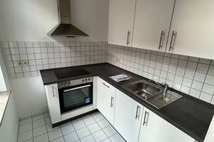 Großzügige und vermietete 1-Zimmer mit EBK, Dusche und Laminat in zentraler Lage! – Die vollständige Adresse der Immobilie erhältst du vom Anbieter., 9130 Sonnenberg, Chemnitz – Vorschaubild 2
