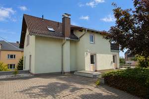+++ Mehrfamilienhaus mit großer Doppelgarage und Gewerbefläche....+++ – 9337 Hohenstein-Ernstthal – Vorschaubild 2