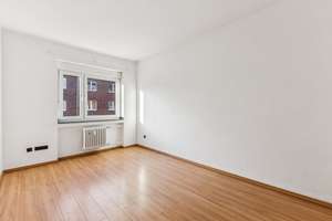 Großzügige 4 Zimmerwohnung mit gutem Zuschnitt in ruhiger Lage – Die vollständige Adresse der Immobilie erhältst du vom Anbieter., 40225 Stadtmitte, Düsseldorf – Vorschaubild 8