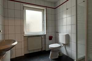 Freistehendes 1-2 Familienhaus mit Pool, Doppelgarage und Photovoltaikanlage in Ludwigshafen – Ludwigshafen am Rhein – Vorschaubild 11