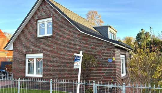 Bild von Wohnhaus in zentraler Lage von Norden
- keine Käuferprovision -