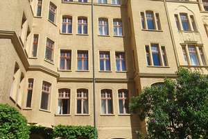 Große Dachgeschosswohnung im ruhigen Gartenhaus mit Terrasse-mitten im Samariterkiez/Friedrichshain – Die vollständige Adresse der Immobilie erhältst du vom Anbieter., 10247 Friedrichshain, Berlin – Vorschaubild 15