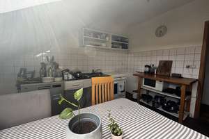Zentrale 5-Zimmer-Dachgeschosswohnung in Karlsruhe Innenstadt-West – Ideal für WGs – Hirschstraße 35a, 76133 Innenstadt-West, Karlsruhe – Vorschaubild 2