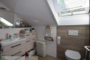Großzügige 4-Zimmer-Dachgeschosswohnung mit 2 Balkonen, Garage & Teilungspotenzial – Die vollständige Adresse der Immobilie erhältst du vom Anbieter., 75180 Büchenbronn, Pforzheim – Vorschaubild 7