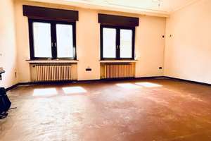 Wohn- und Geschäftshaus mit Ausbaupotenzial in zentraler Lage
