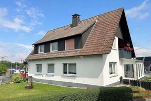 Ideal für Familien oder Kapitalanleger: Zweifamilienhaus in ruhiger Lage von Warstein-Belecke! – Die vollständige Adresse der Immobilie erhältst du vom Anbieter., 59581 Warstein – Vorschaubild 1