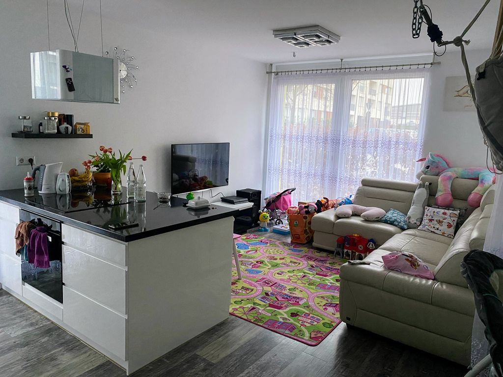 EG Wohnung mit kleinem Garten und zwei Parkplätze
