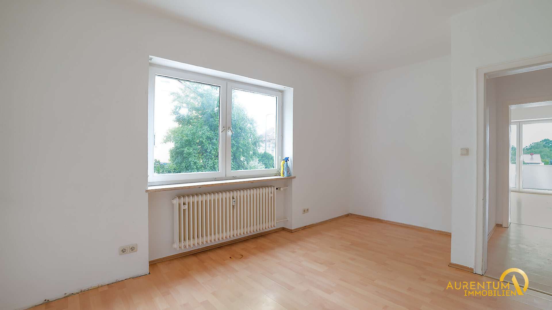 Immobilie in Schwandorf - 4,5 % RENDITE! -Helle 2 Zimmer Wohnung mit Balkon und Garagenstellplatz in ruhiger Lage zu verkaufen - Bild 0