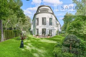 LUXURIÖSE NEUBAU-VILLA DIREKT AM PARK 
UND NUR WENIGE SCHRITTE ZUM GRUNEWALD