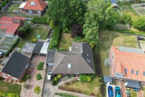 VERKAUFT! Großzügiger Bungalow mit erneuerter Heizung und idyllischem Garten in Hinte-Haskamp! – Die vollständige Adresse der Immobilie erhältst du vom Anbieter., 26759 Hinte – Vorschaubild 2