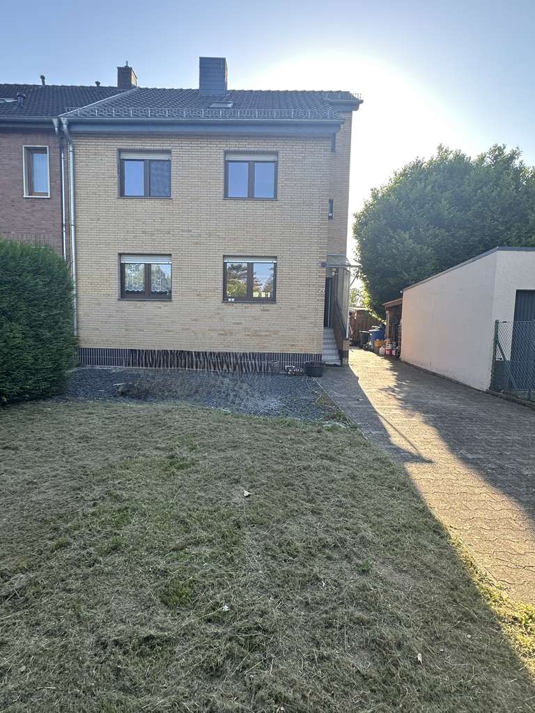 Modernes Einfamilienhaus in 52353 Düren, mit wunderbarem Garten