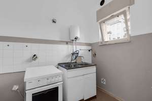 Vom Rohdiamanten zum City-Apartment – Wohnung mit Balkon und Potenzial – Die vollständige Adresse der Immobilie erhältst du vom Anbieter., 10717 Wilmersdorf, Berlin – Vorschaubild 3