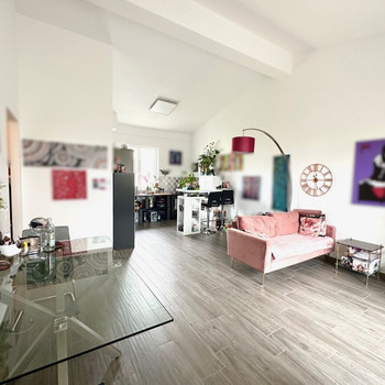 ***LOFTARTIGE WOHNPERLE MIT GROSSER DACHTERRASSE UND DUSCHBAD EN SUITE***