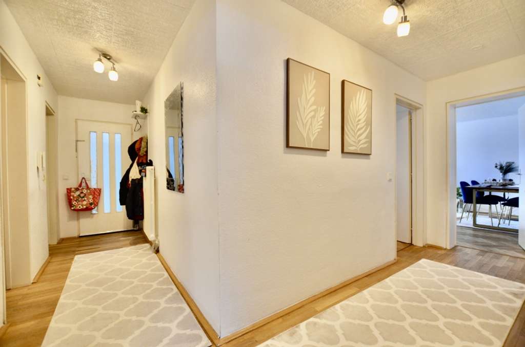 Immobilie in Schwetzingen - Helle 4-Zimmer-Wohnung mit großzügigem, überdachtem Balkon - Bild 4